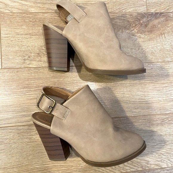 Beige Heels - Picture 1 of 6